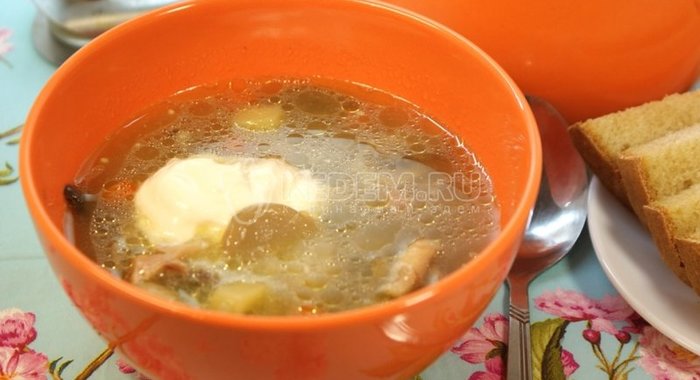 Шницель из свинины с яблоками и кизилом