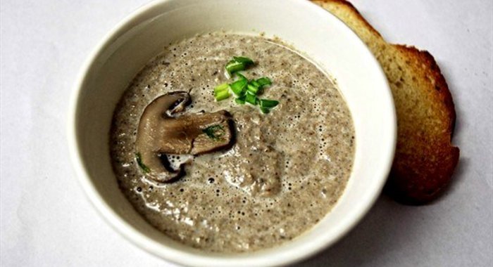 Суп-пюре из шампиньонов или белых грибов