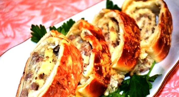 Закусочные рулеты из слоеного теста