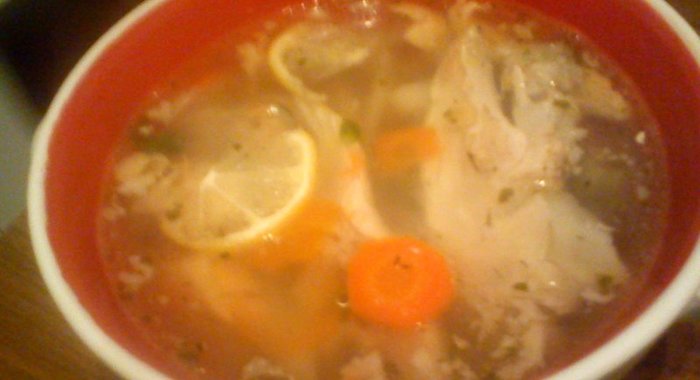 Уха из форели с чесноком