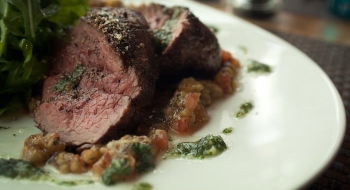 Стейк Миланзане с тартаром из овощей