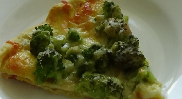 Сырная пицца с брокколи