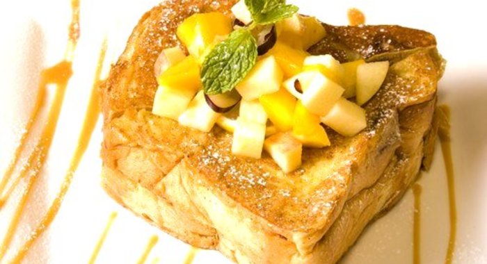 Гренки с корицей и грушевым соусом