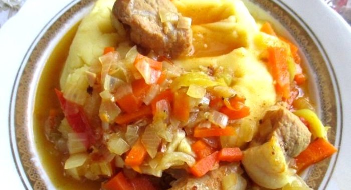 Овощи со свининой в мультиварке