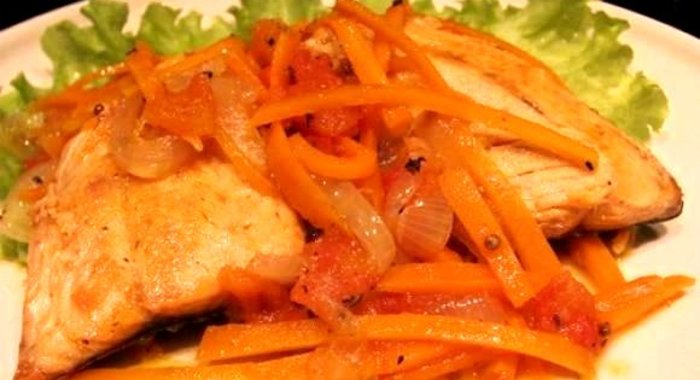 Горбуша в маринаде с морковью