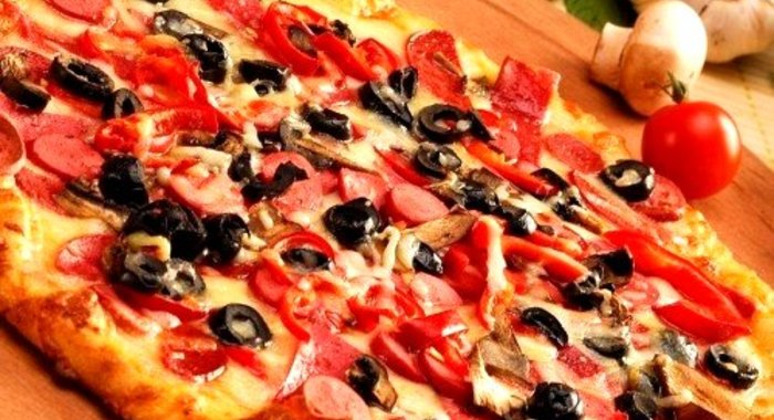 Пицца с помидорами в мультиварке