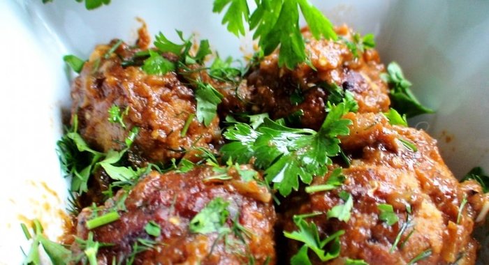 Тефтельки, запеченные в баклажанном соусе