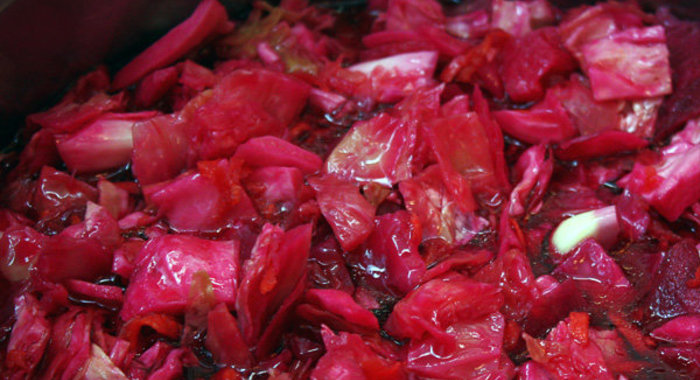 Капуста маринованная со свёклой