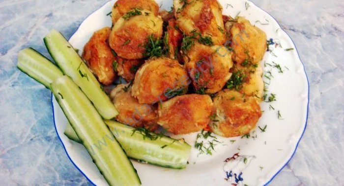 Пельмени тушеные в сметане