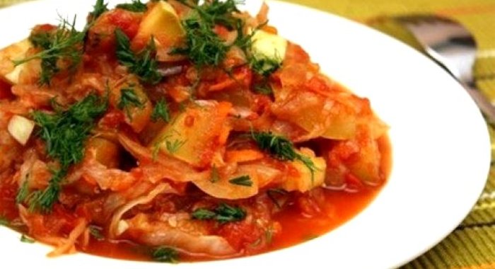 Овощное рагу с капустой и картофелем
