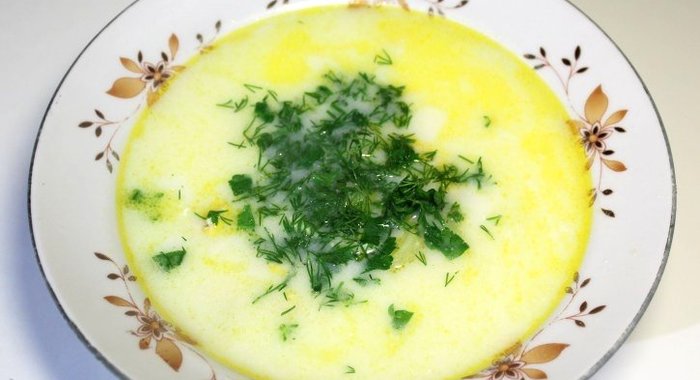 Сырный суп на курином бульоне