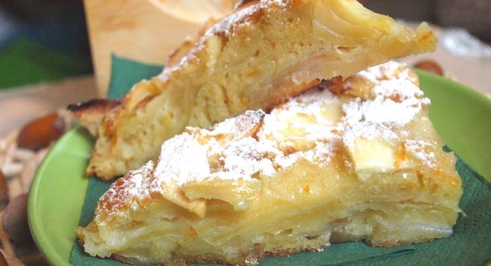 Шарлотка с яблоками с коньяком