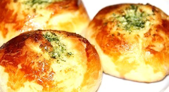 Чесночные булочки с зеленью