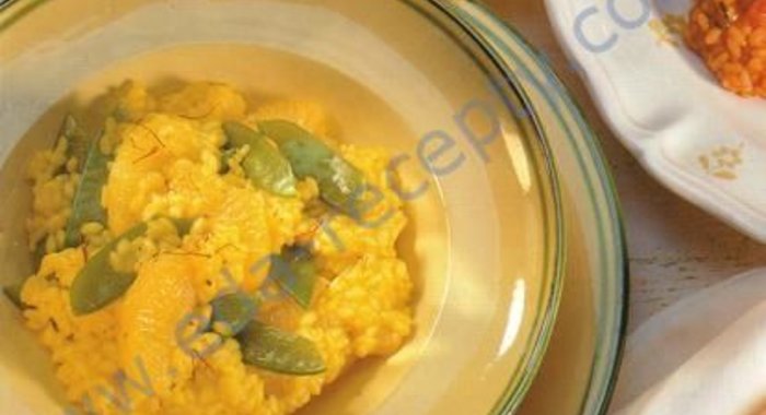 Ризотто с апельсинами, сахарным горошком и шафраном