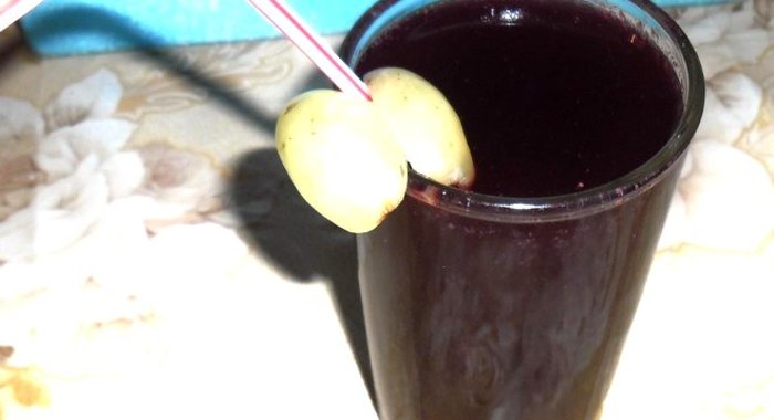 Свежевыжатый виноградный сок