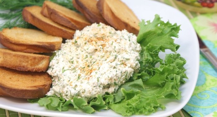 Закуска из сыра фета с гренками