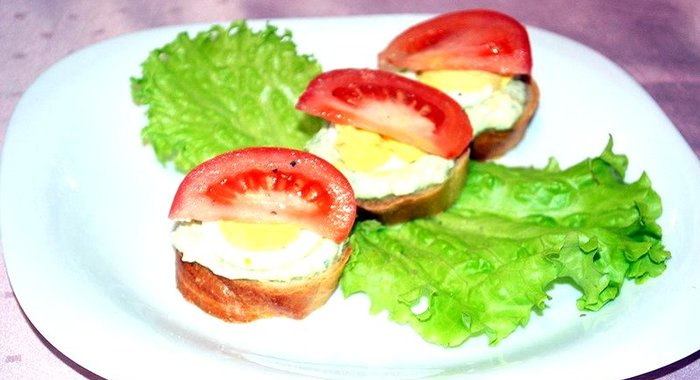 Канапе с соусом гуакамоле