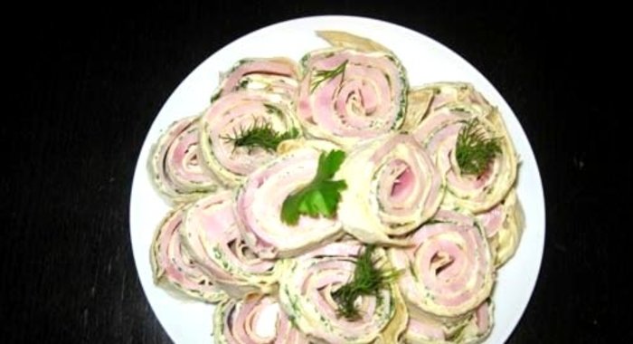 Рулет из лаваша с ветчиной и сыром