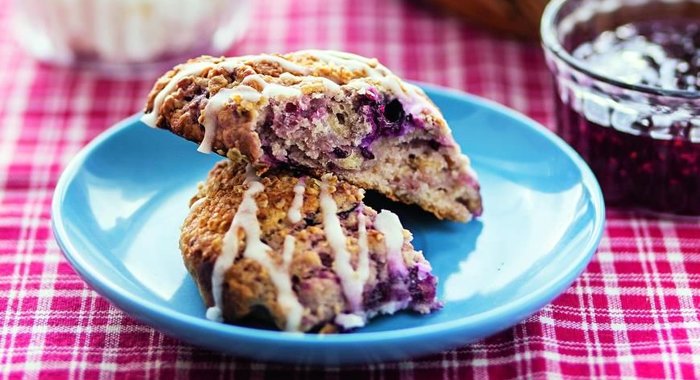 Булочки с овсянкой, медом и ягодами