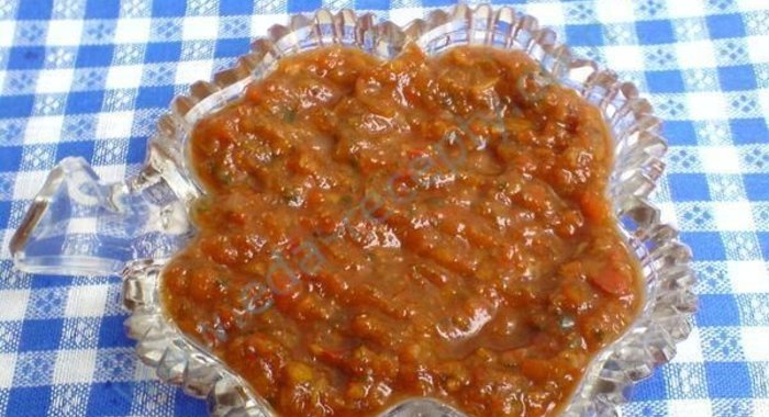 Соус из крапивы и щирицы с орехом (Ахаршьл сызбал)