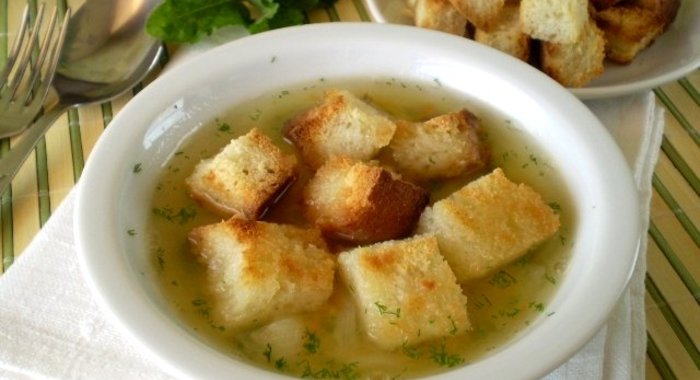 Гороховый суп с сухариками