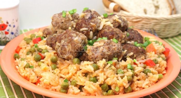 Тефтели с рисом и овощами