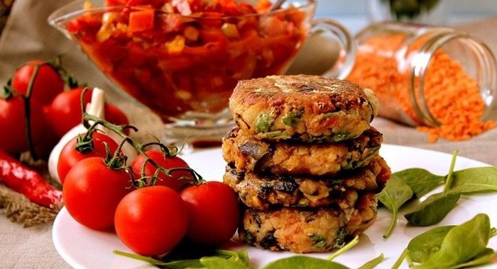 Чечевичные котлеты с сальсой