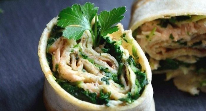 Спринг-роллы с лососем и шпинатом