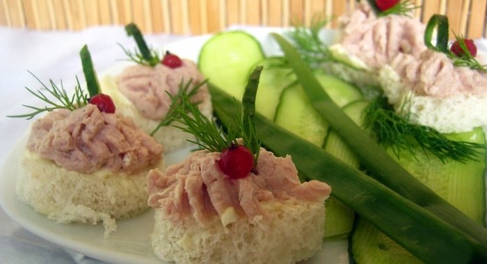 Канапе с паштетом