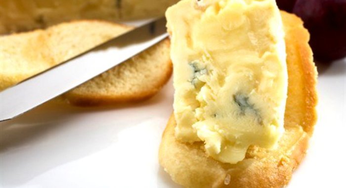 Бутерброды с голубым сыром и беконом