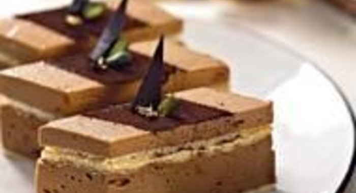 Пирожное с ореховым пралине