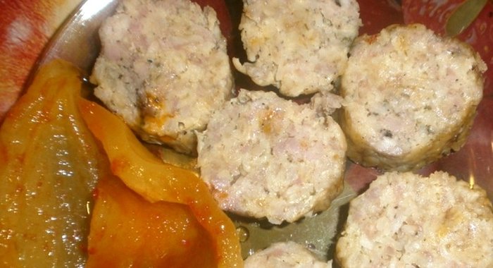 Мясной рулет с вермишелью на пару