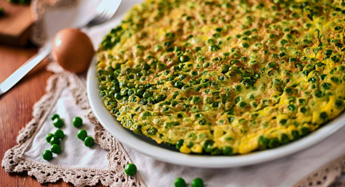 Омлет с горошком и мятой