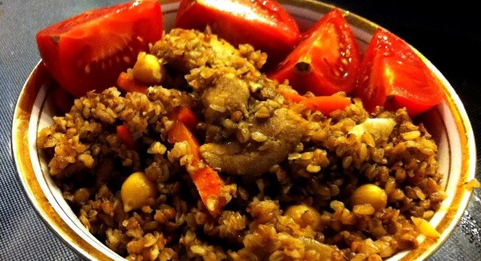 Плов из гречки с курицей