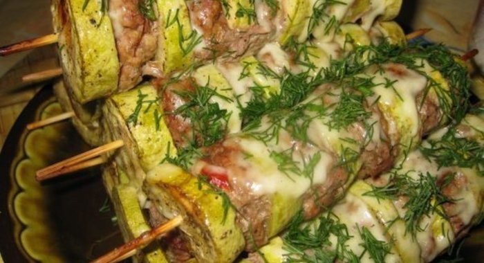 Канапе из фарша и кабачков