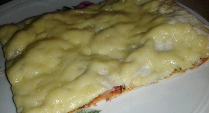 Пицца на тонком лаваше