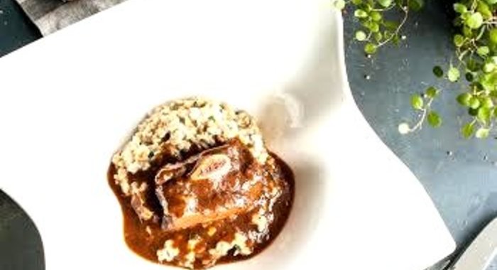 Овсянка с копчеными говяжьими ребрами