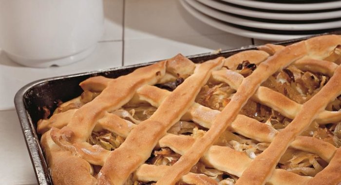 Пирог с капустой и грибами