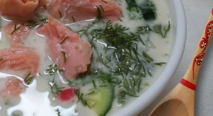 Окрошка с красной рыбой на кефире