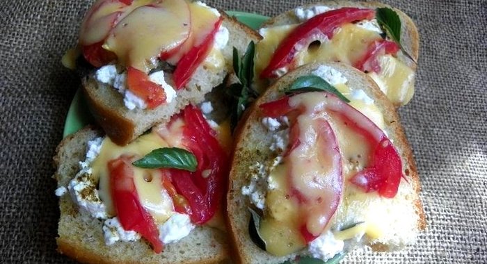 Гренки а-ля Капрезе