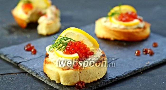 Тосты с креветками и икрой