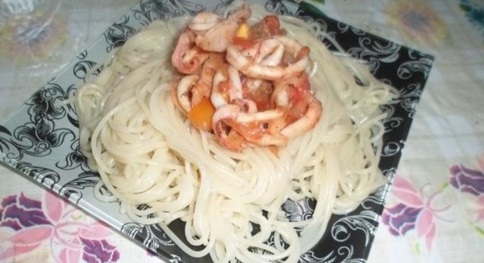 Гуляш из кальмаров