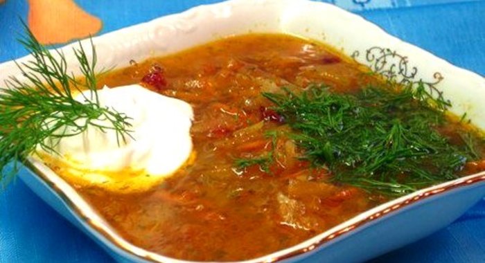 Щи с квашеной капустой и мятой картошкой