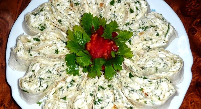 Лаваш с начинкой из творога и зелени