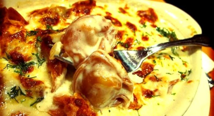 Пельмени в духовке под соусом