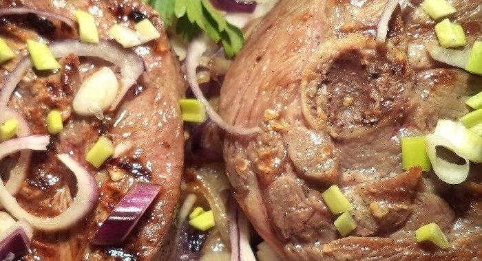 Стейк из индейки с косточкой