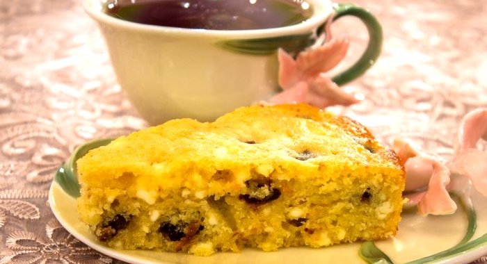 Пирог с творогом и черносливом