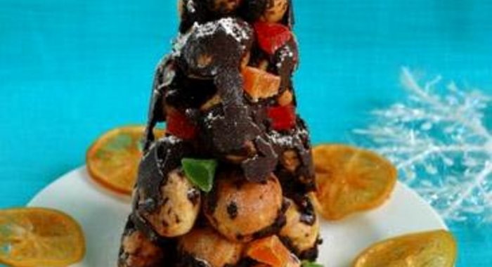 Елочка из профитролей