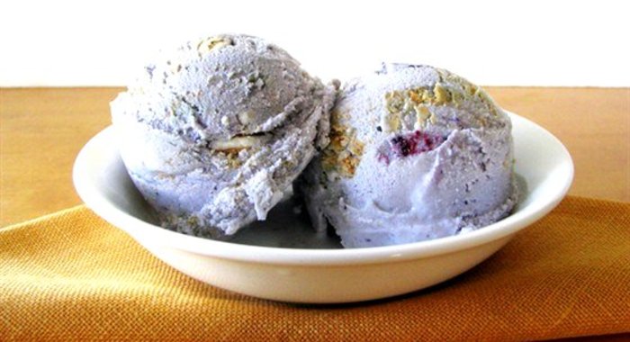 Мороженое Черничный чизкейк