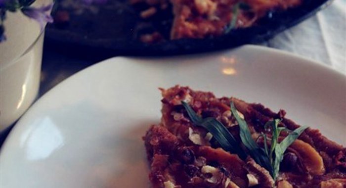 Абрикосовый тарт с медом и орехами